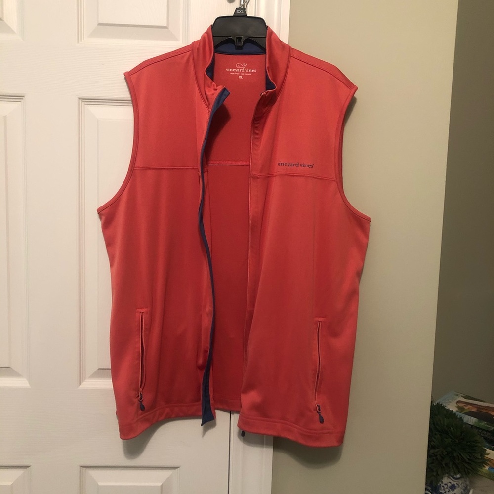 Men’s Vineyard Vines vest, size XL